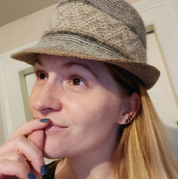 Stylish Hat - Picture 3 of 7